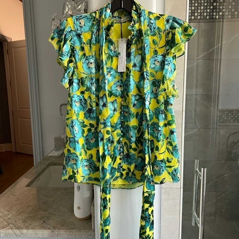 ALICE + OLIVIA Jordana Bow-Collar Button-Front Blouse - Picture 4 of 14